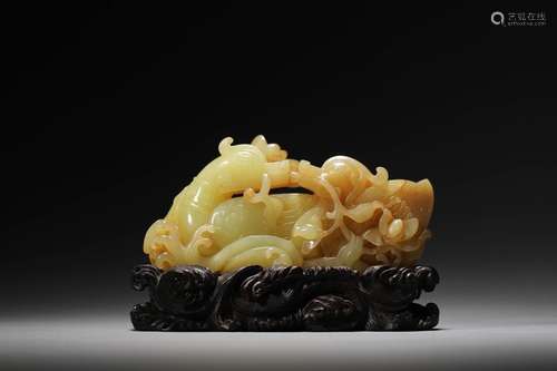 A QING JADEITE ORNAMENT