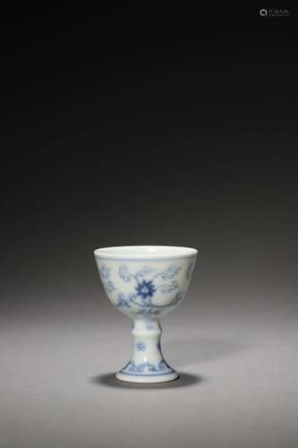 A QING YONGZHENG BLUE AND WHITE CUP