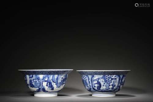 A PAIR OF QING KANGXI PERIOD FIGURAL BOWLS