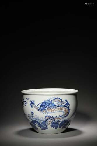 A QING QIANLONG BLUE AND WHITE JAR