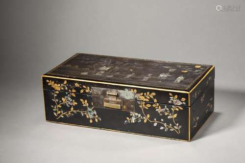 A QING WOOD BOX