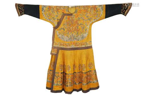 A QING YELLOW ROBE