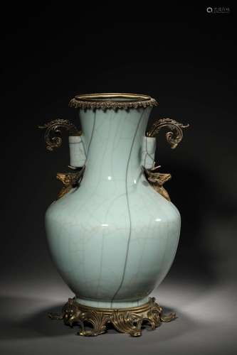 A QING VASE