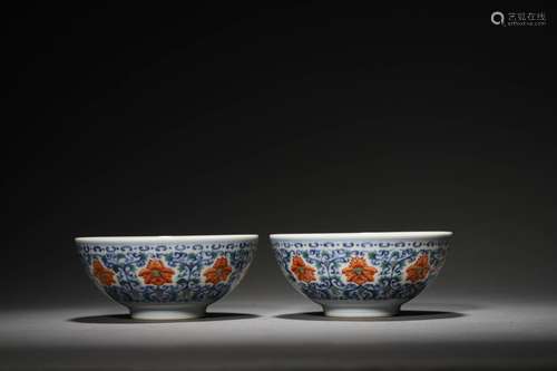 A PAIR OF QING DYNASTY QIANLONG PERIOD BOWLS