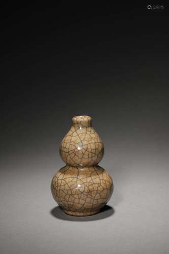 A QING GOURD VASE