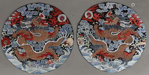 A PAIR OF QING DRAGON