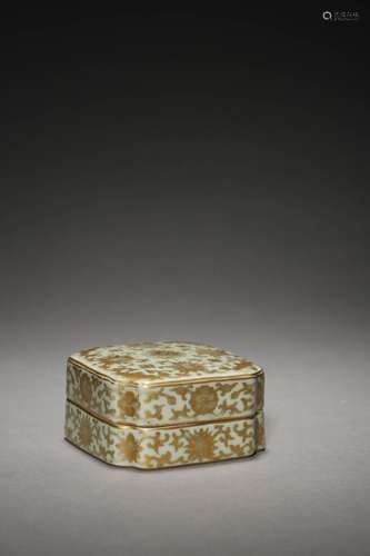 A QING QIANLONG SQUARE BOX