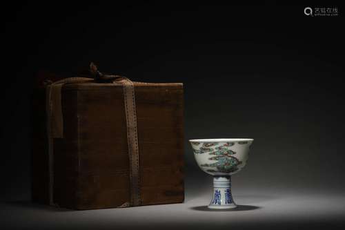 A PAIR OF QING YONGZHENG CUPS