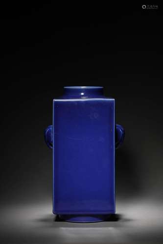 A QING TOGNZHI BLUE VASE