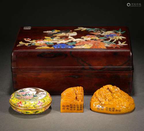 A set of Tianhuang stone dragon button seals in the Qing Dyn...