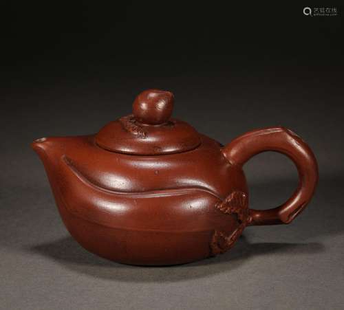 Qing Dynasty Shoutao-shaped Zisha Teapot