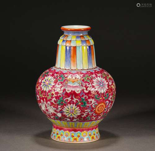 Colorful Flower Appreciation Vase in Qing Dynasty