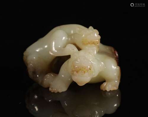 Hetian jade auspicious animal ornament before Ming Dynasty