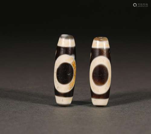 A pair of heaven and earth eyes and dzi beads in Qing Dynast...