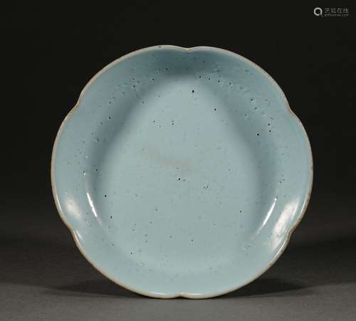 Pre-Ming Dynasty Ru Kiln Flower Petal Plate