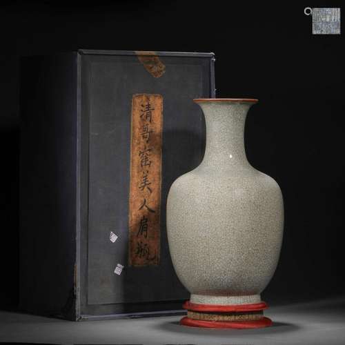 Qing Dynasty Ge Kiln Beauty Shoulder Vase