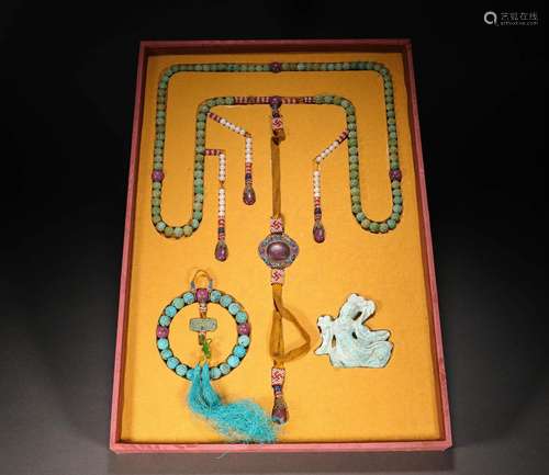 Qing Dynasty turquoise holding court beads