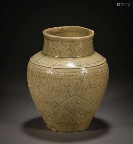 Jar with flower petal pattern before Ming Dynasty