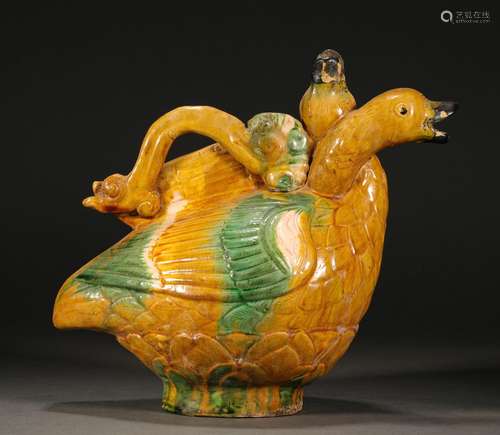 Three-color Mandarin Duck Pot Before Ming Dynasty