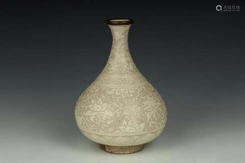 Sgraffito Carved Yuhuchunping Lotus Vase, Yuan Dynasty 13th ...