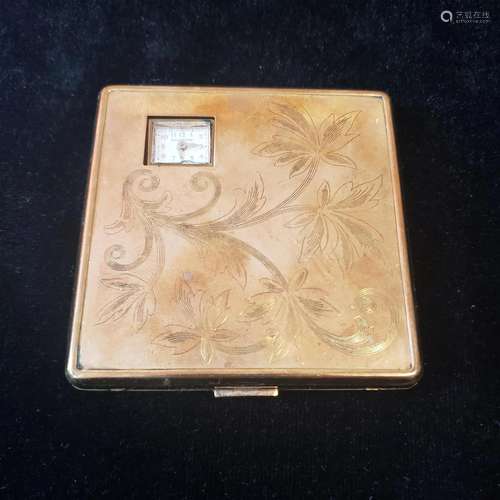 Vintage American beauty compact with weldwood timepiece