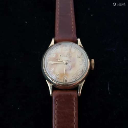 Vintage 17J Bulova wristwatch with genuine leather strap