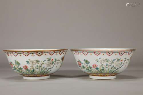 A pair of Qing Dynasty pastel flower bowls