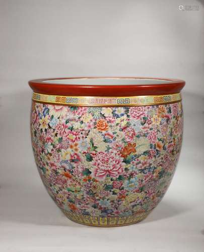 A large pastel vase with thousands of flowers in the Qianlon...