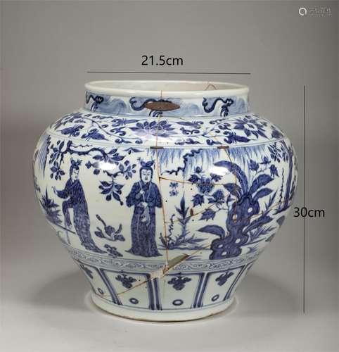 A blue and white figure jar before the Ming Dynasty