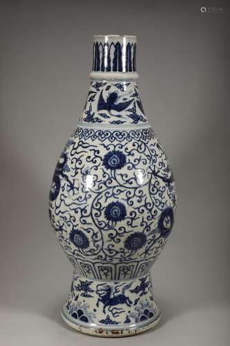 A Ming Dynasty Jiajing Blue and White Pipa Bottle