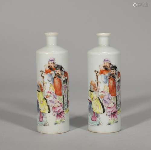 A pair of Qing Dynasty pastel duty snuff bottles