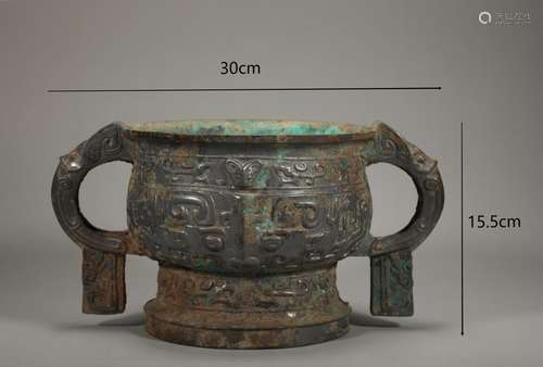 An ancient copper Gui basin