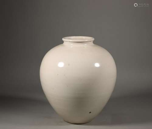 A jar from the Xing kiln before the Ming Dynasty