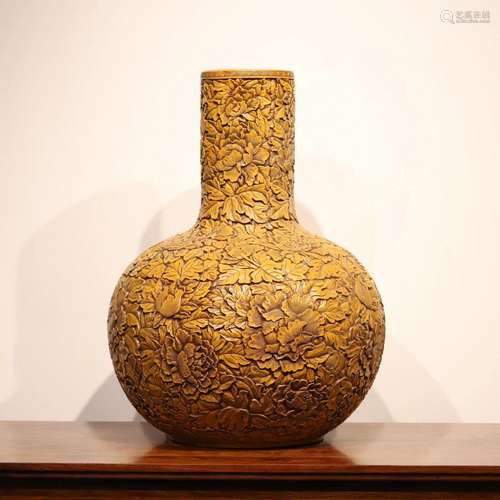 Qing Dynasty Yellow Sky Ball Bottle