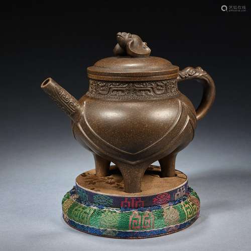 In the Qing Dynasty, Jiang Yanting, a three-legged purple cl...