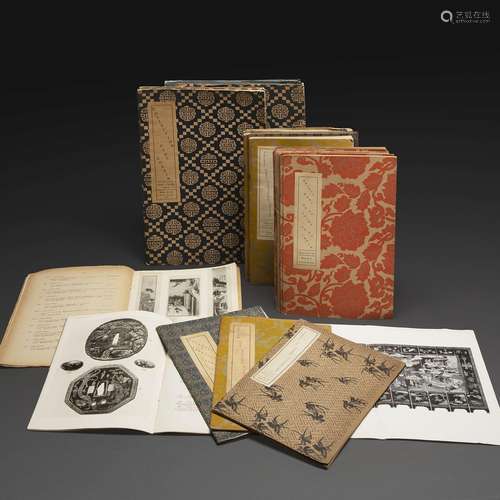 ENSEMBLE DE TRENTE-QUATRE CATALOGUES D'ARTS EXTRÊME ORIENT À...