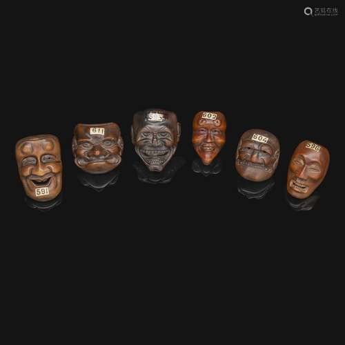 SUITE DE SIX NETSUKE-MASQUESen bois, représentant respective...