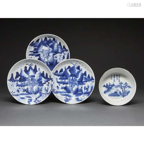 SUITE DE QUATRE PIÈCESen porcelaine bleu blanc, comprenant t...