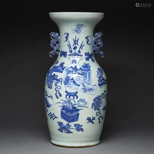 VASE GUANYINen porcelaine et émaux bleu de cobalt sous couve...