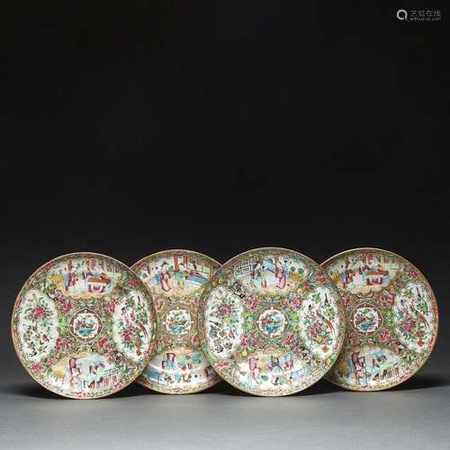 SUITE DE QUATRE ASSIETTESen porcelaine et émaux polychromes ...