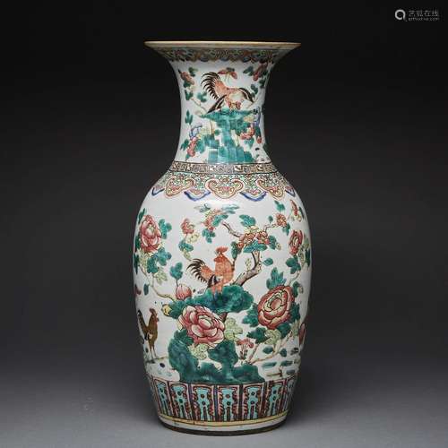 VASE BALUSTRE en porcelaine et émaux polychromes dans le sty...