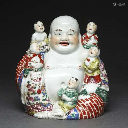 GROUPE en porcelaine, émaux polychromes de la famille rose e...