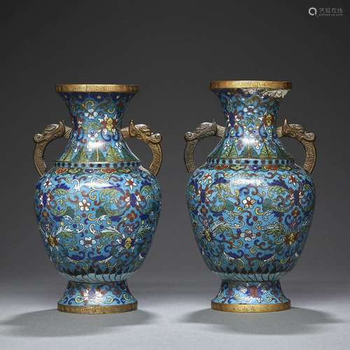 PAIRE DE VASES BALUSTRESen bronze doré et émaux cloisonnés, ...