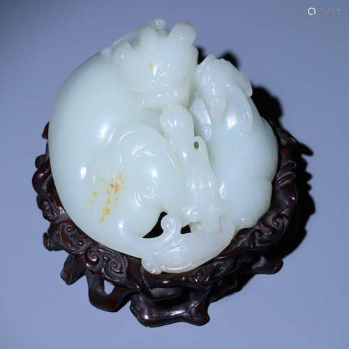 Hetian Jade Mother Auspicious Animal Ornament