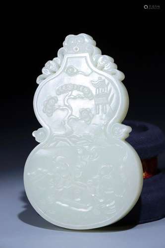 Hetian jade gourd-shaped pendant