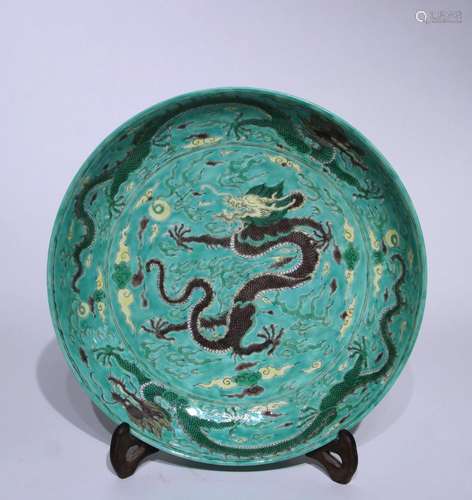 Plain tricolor plate with dragon pattern