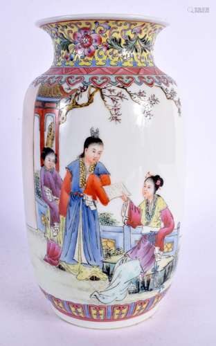 A CHINESE REPUBLICAN PERIOD FAMILLE ROSE PORCELAIN VASE pain...