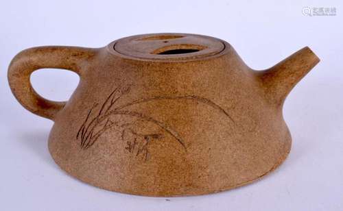 A CHINESE YIXING POTTERY TEAPOT AND COVER 20th Century. 15 c...