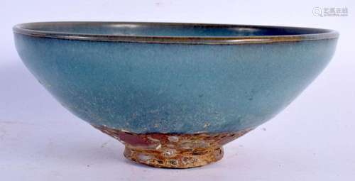 A CHINESE JUNYAO GLAZED STONEWARE BOWL 20th Century. 18 cm d...