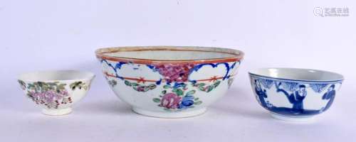 A 19TH CENTURY CHINESE BLUE AND WHITE PORCELAIN BOWL Qing, t...